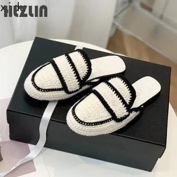 Egyezik a színes fonott baotou papucs női bőr 2023 új, fekete-fehér flat félig húzza női cipő